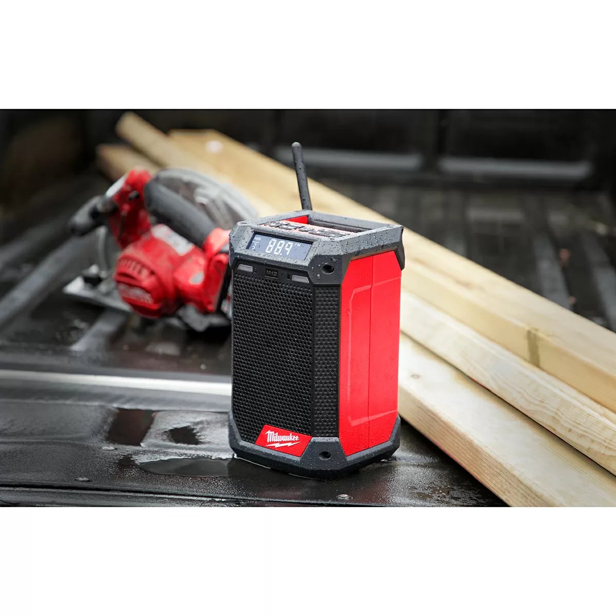 Milwaukee® Tool M12™ Radio + Charger