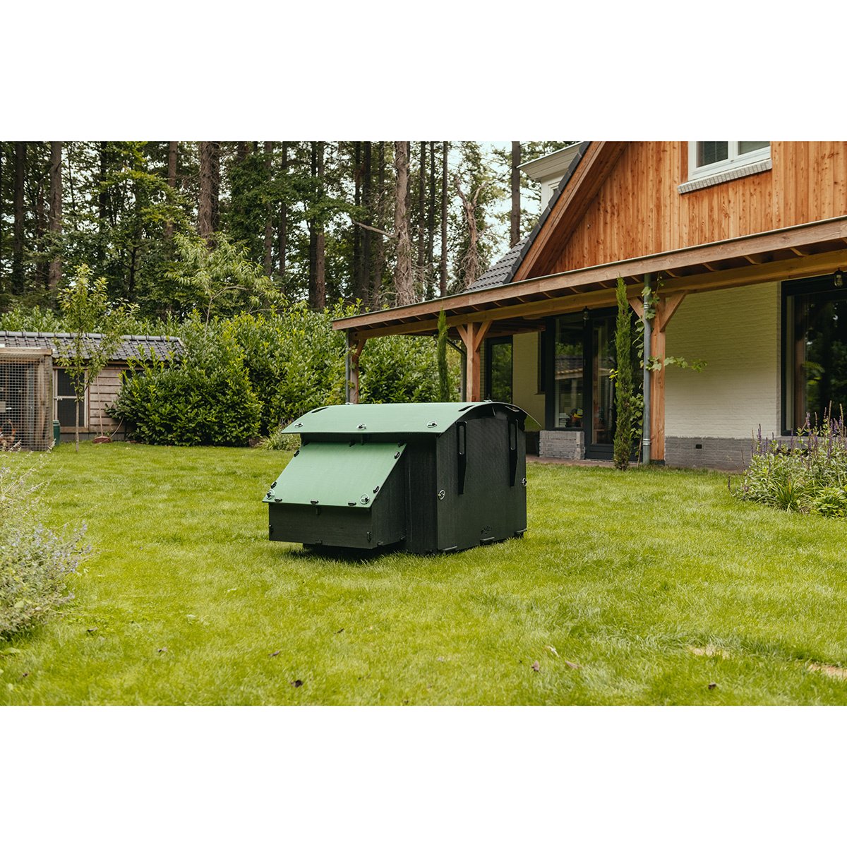 Nestra Large Ground Chicken Coop