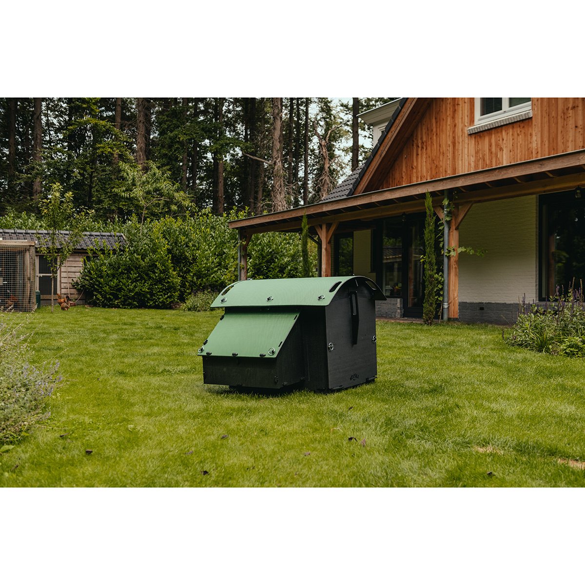 Nestra Large Ground Chicken Coop